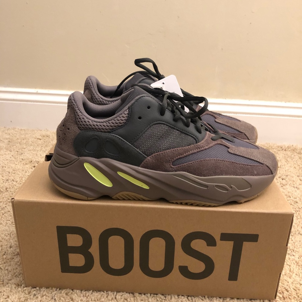 Yeezy 700 Mauve